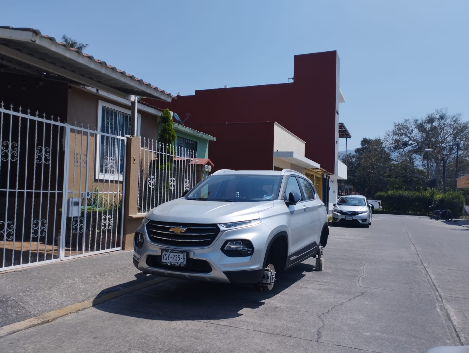 Roba llantas continúan actuando en la impunidad en la zona centro