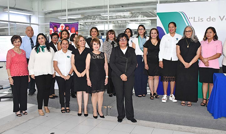 Región Veracruz homenajeó a universitarias destacadas