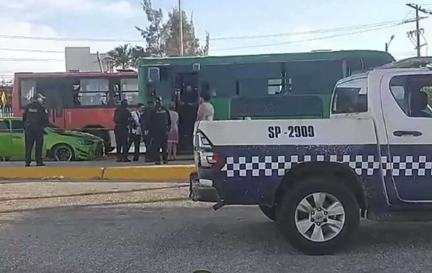 Asesinan a mujer arriba de camión al sur de Veracruz