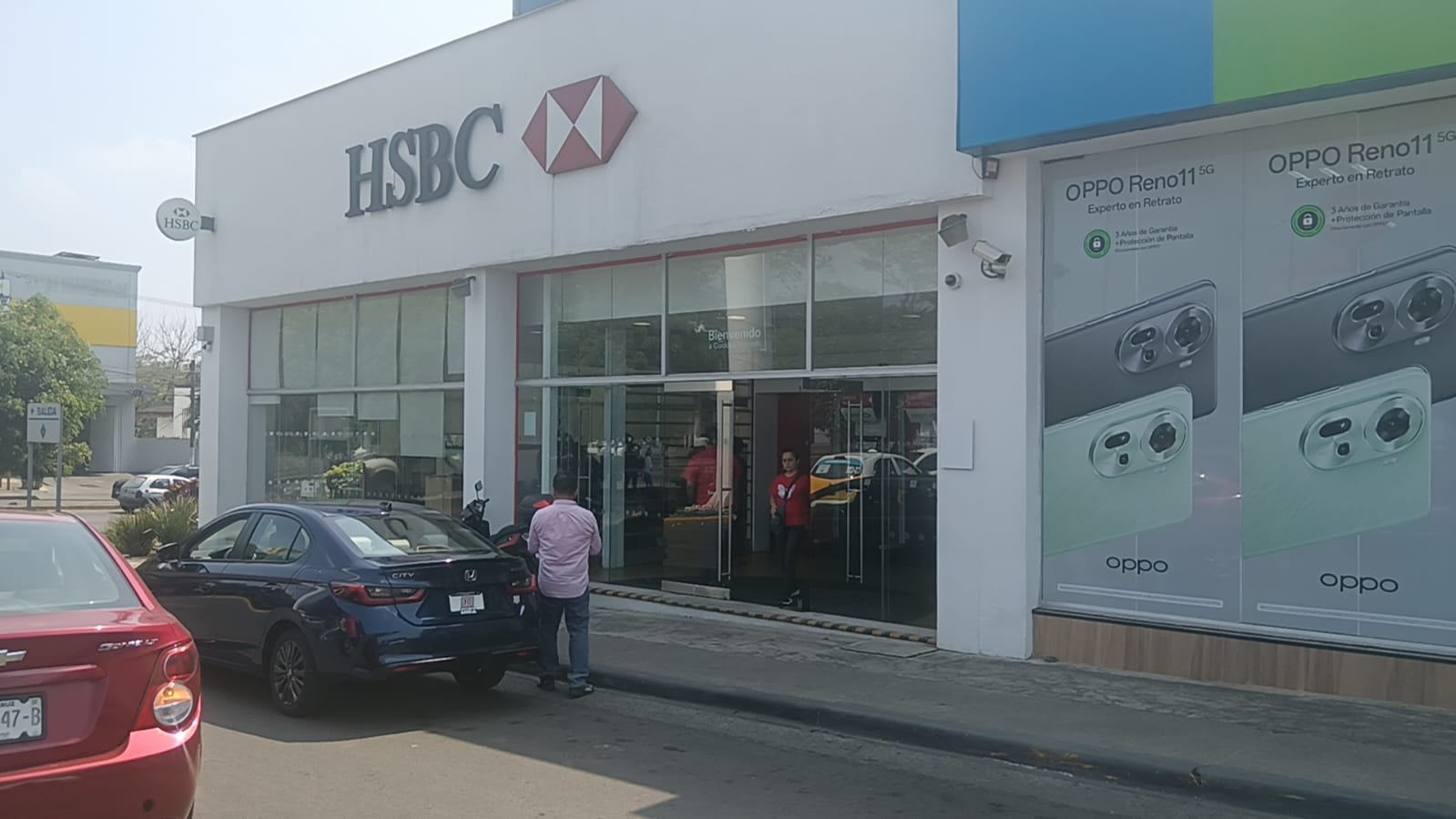 Asaltan a cuentahabiente al salir de un banco de Plaza Sangri-La de Fortín