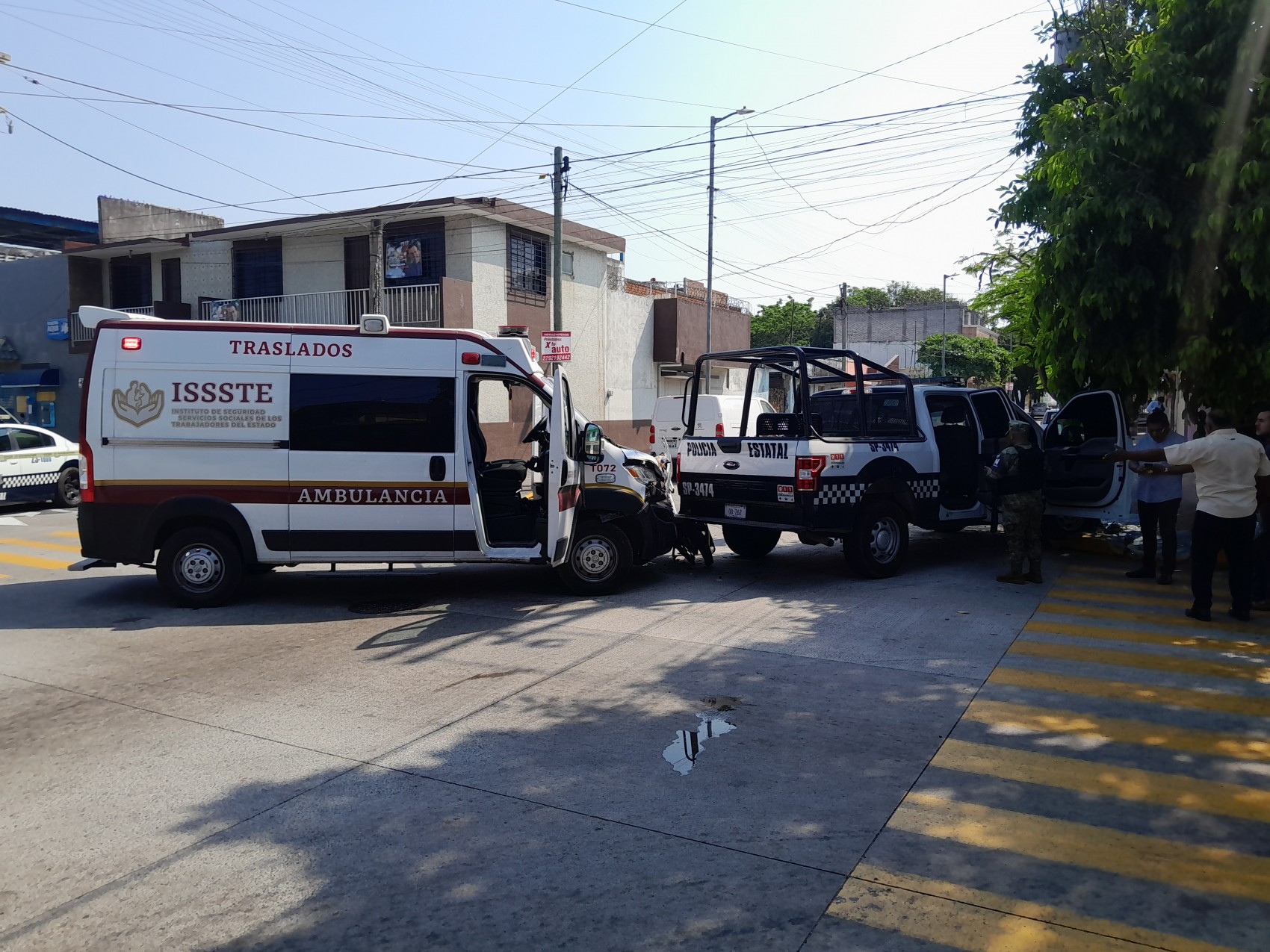 Ambulancia contra patrulla en el centro de Veracruz puerto deja cuatro lesionados