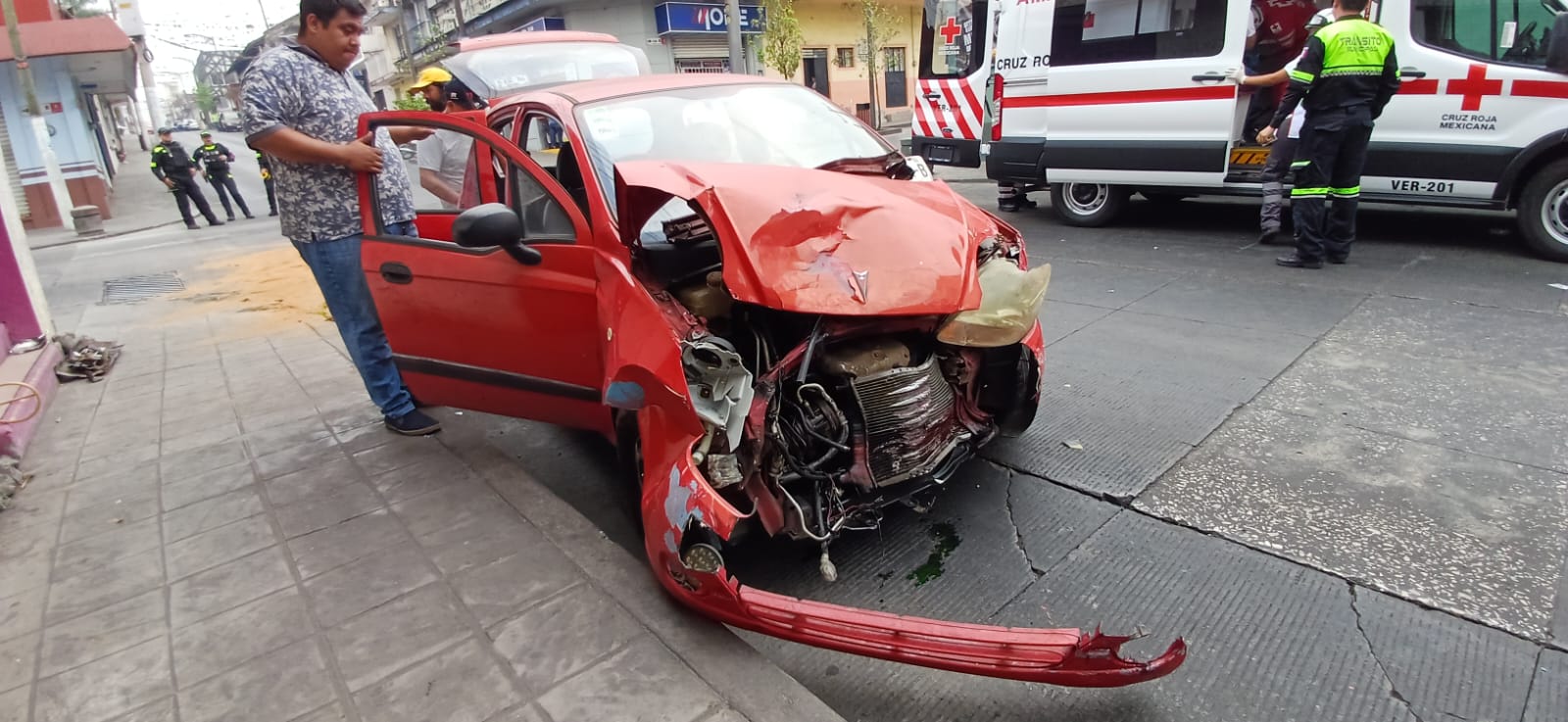 Tres lesionados causa conductor que se pasó un alto en Córdoba
