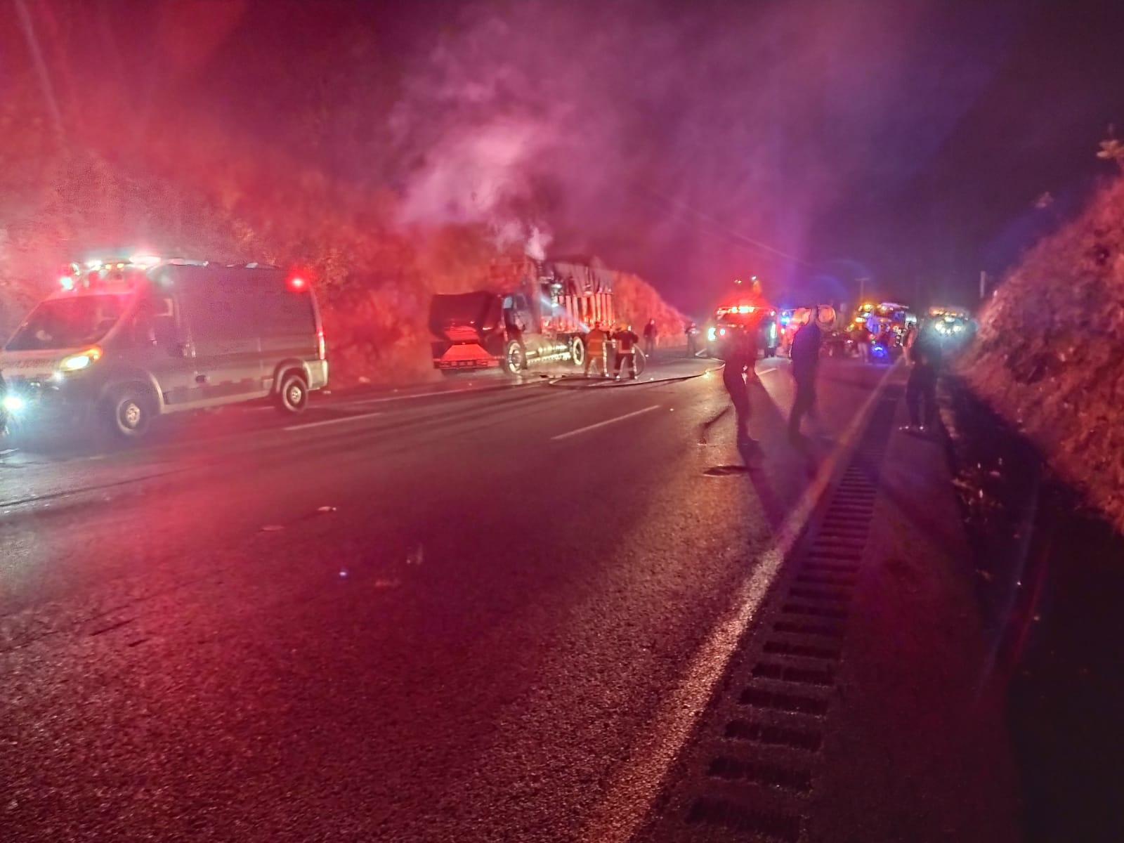Se incendia camión tortón en las Cumbres de Maltrata de la Autopista 150D Puebla- Orizaba