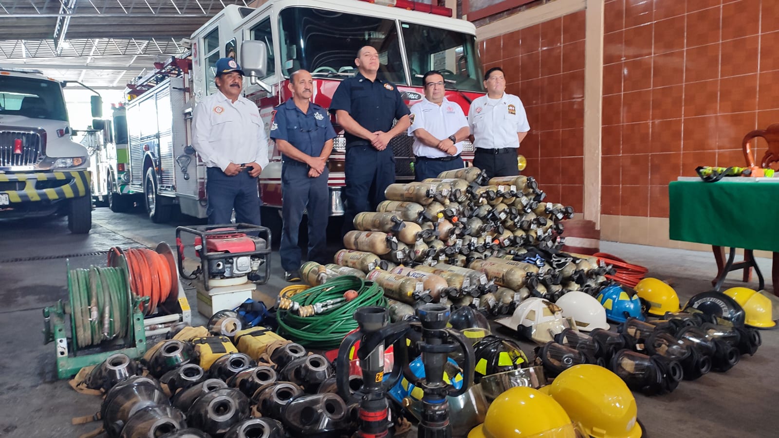 Bomberos de Altas Montañas reciben donación de equipo procedente de Misisipi