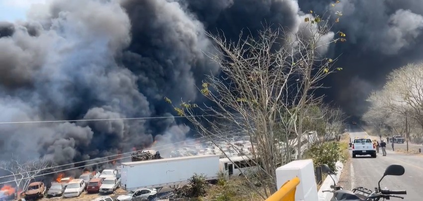 Liquidan incendio de corralón en Emiliano Zapata, dañados más de 300 vehículos