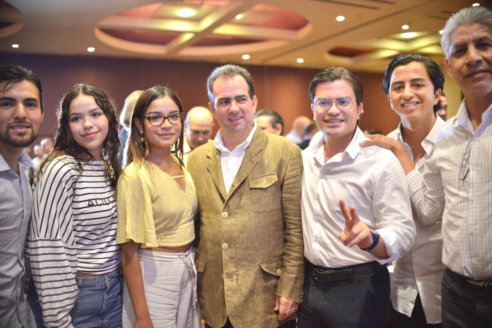 Pepe Yunes firma el Acuerdo por Veracruz