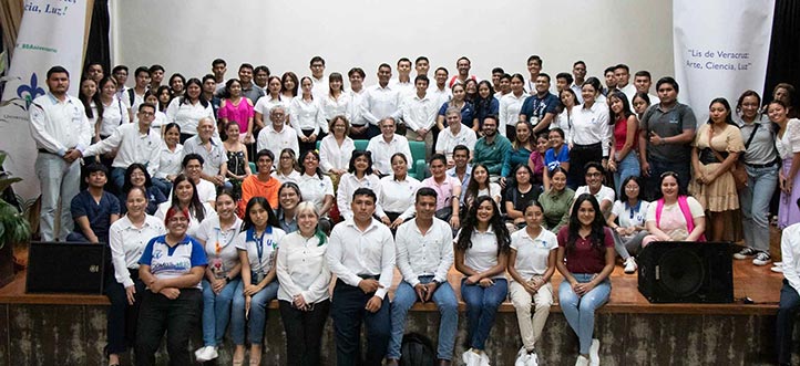 Histórico encuentro de estudiantes con autoridades UV en Poza Rica