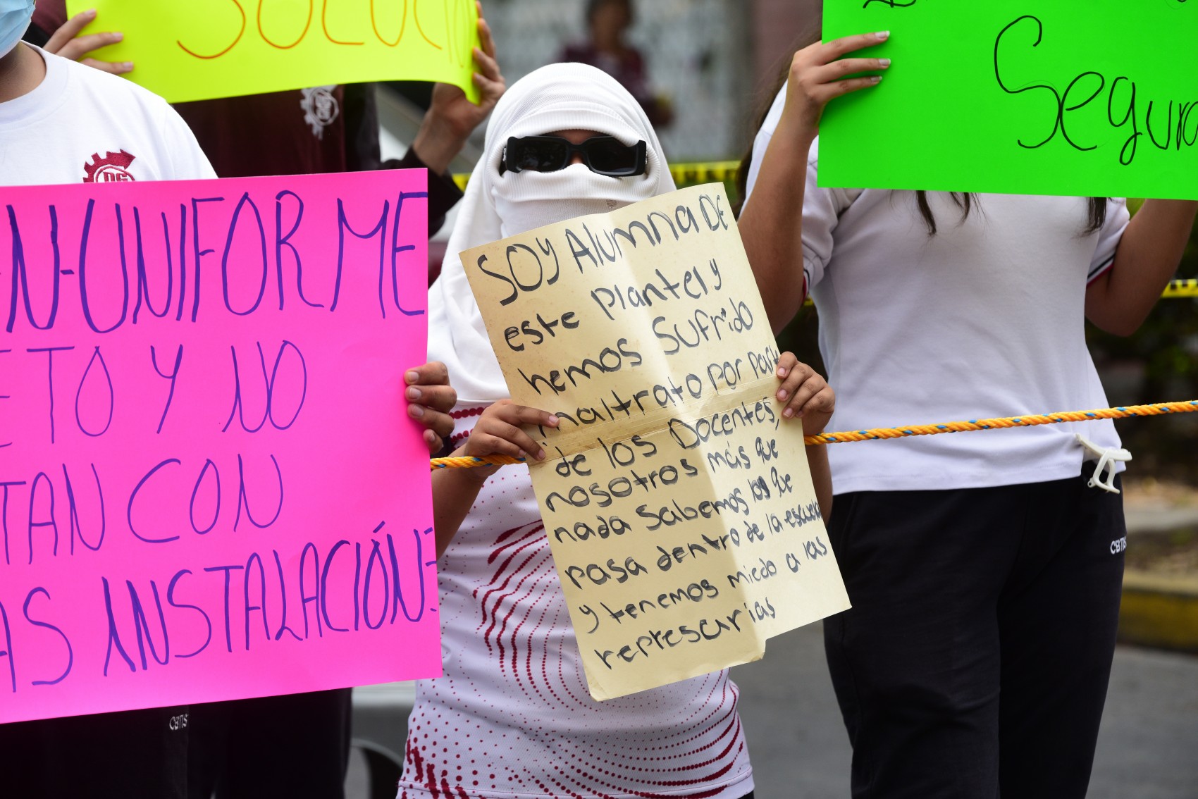 En sexto día de protesta, padres del CBTIS 13 bloquean calles en Xalapa