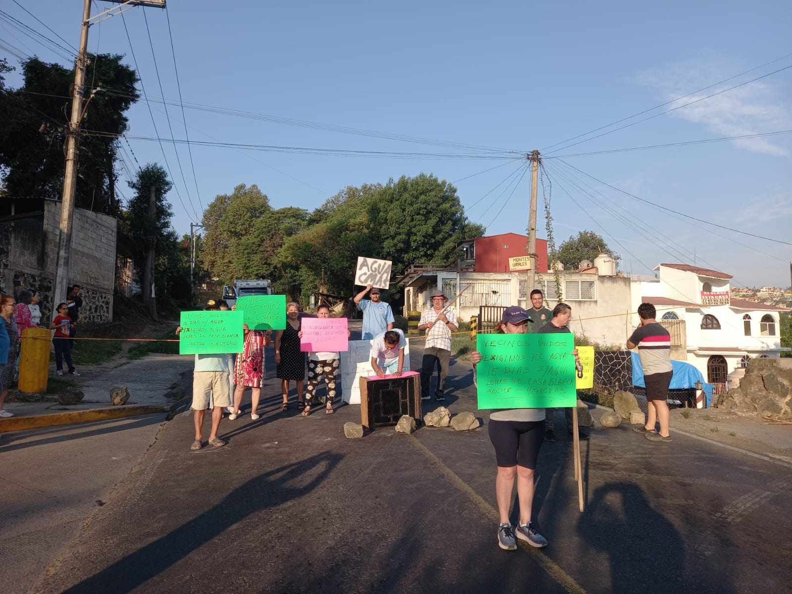 Vecinos bloquean carretera a El Castillo; llevan 2 semanas sin agua