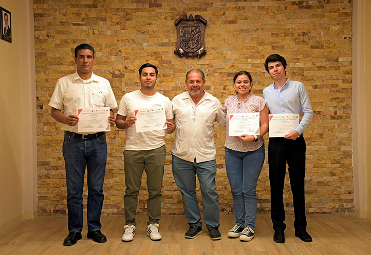 Alumnos UV, ganadores del XVII Maratón Regional 2024 de ANFECA
