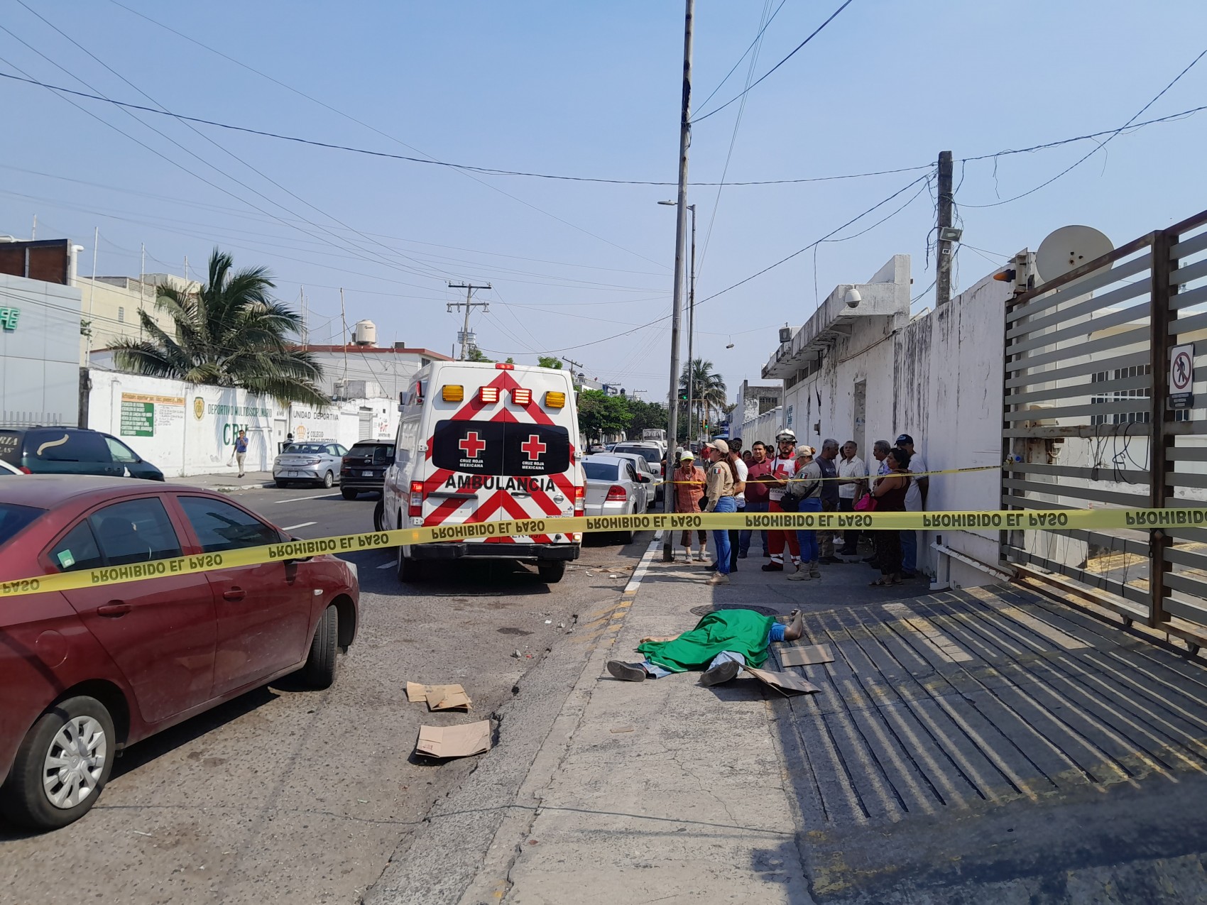 Hombre muere por posible golpe de calor en la zona de mercados de Veracruz