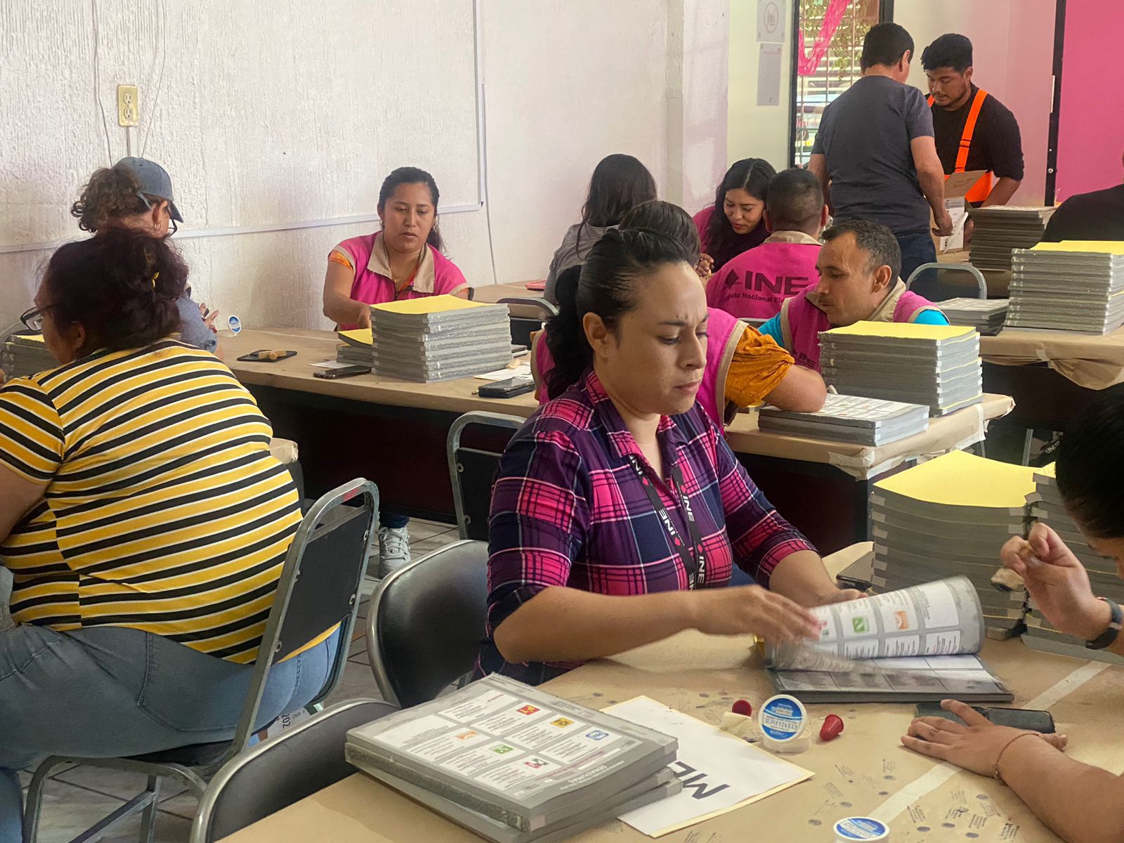 Llegan boletas electorales al consejo distrito XII del INE con cabecera en Veracruz este sábado