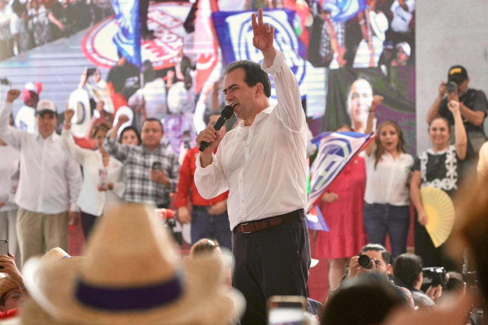 Pendientes del magisterio veracruzano serán prioridad en mi gobierno: Pepe Yunes