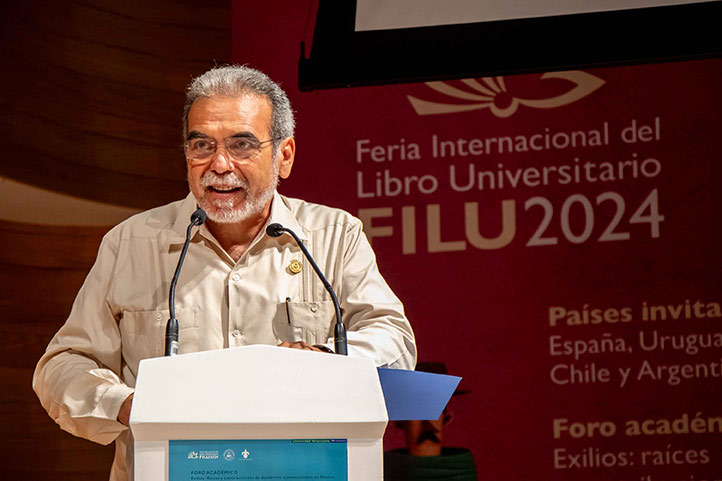 Exiliados llenaron de energía creativa al país en el siglo XX: Rector