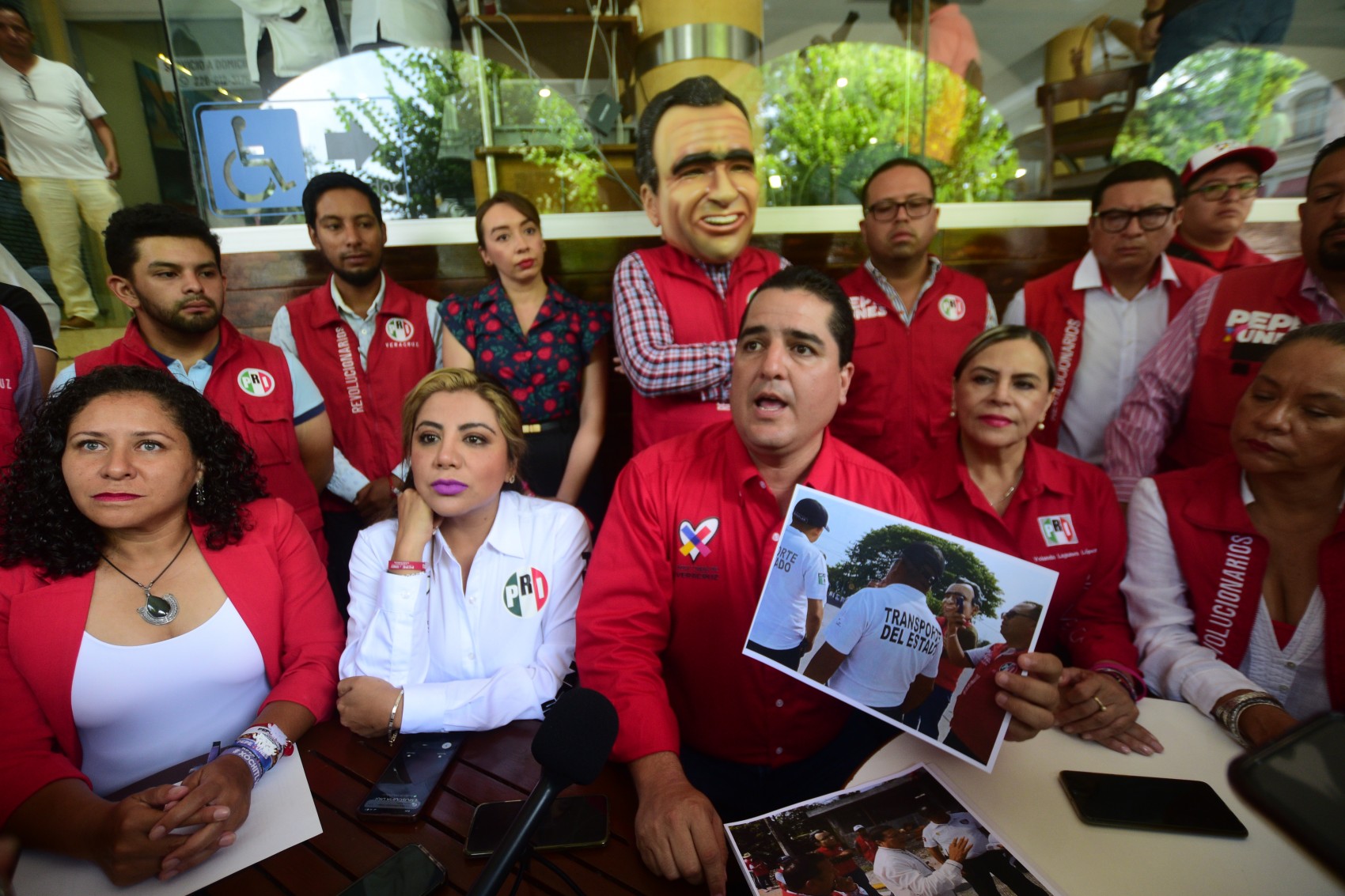 Amenazan a transportistas para que no apoyen Pepe Yunes, acusa PRI