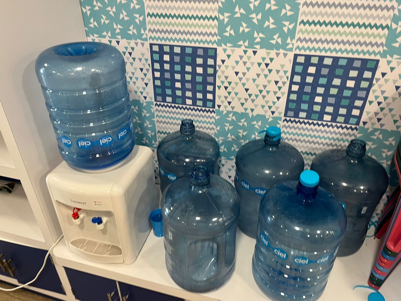 Denuncian falta de agua purificada en el Hospital de Alta Especialidad de Veracruz desde hace dos días