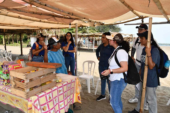 Universitarios asesoran a pobladores de Arroyo de Liza