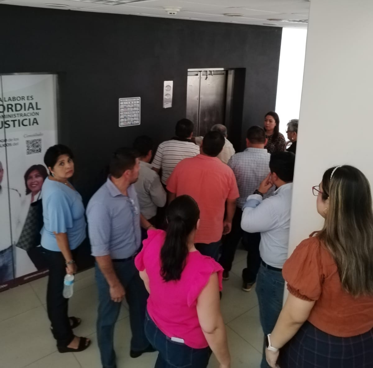 Dos personas quedan atrapadas en elevador de la Ciudad Judicial de Veracruz por corte de energía