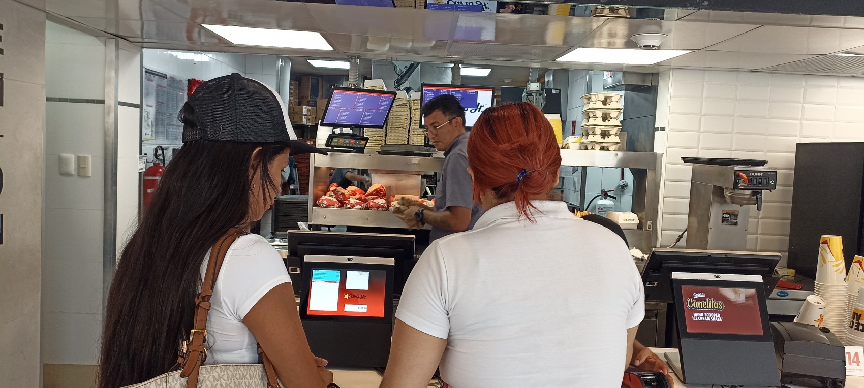 Celebran jarochos el Día de la Hamburguesa este 28 de mayo