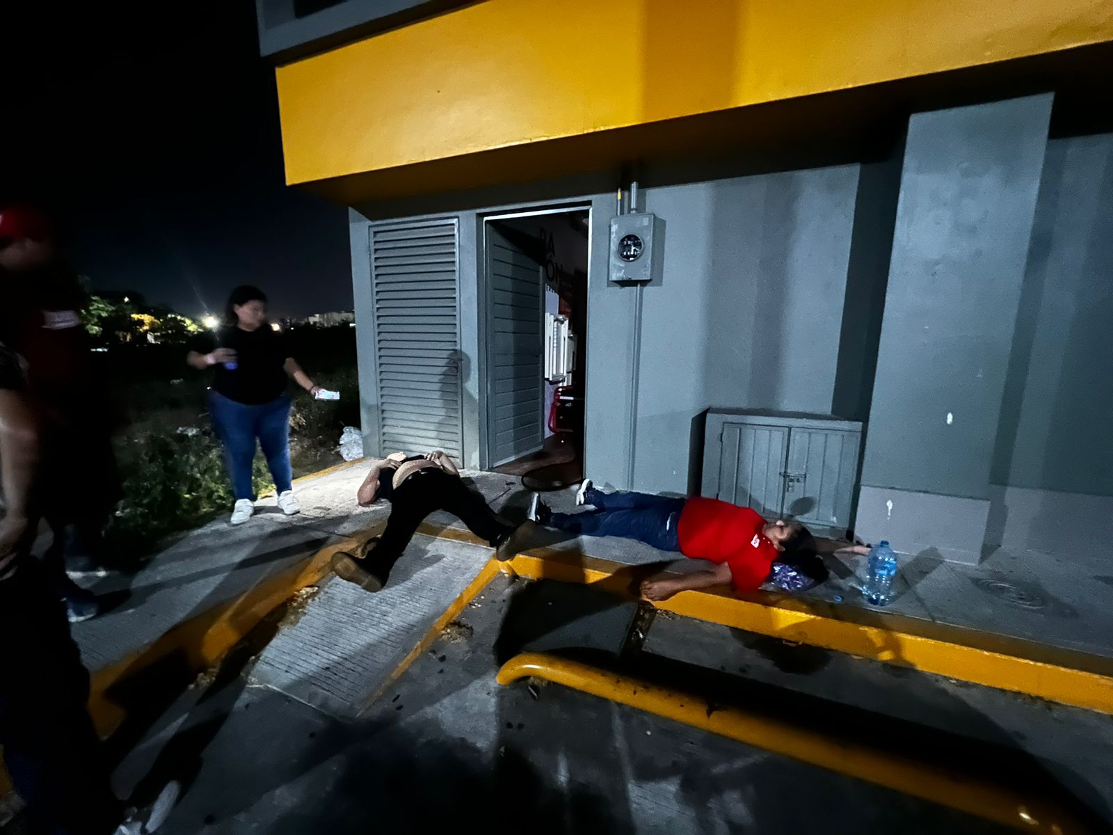 Empleados de oxxo estuvieron a punto de morir sofocados en sucursal de Medellin de Bravo