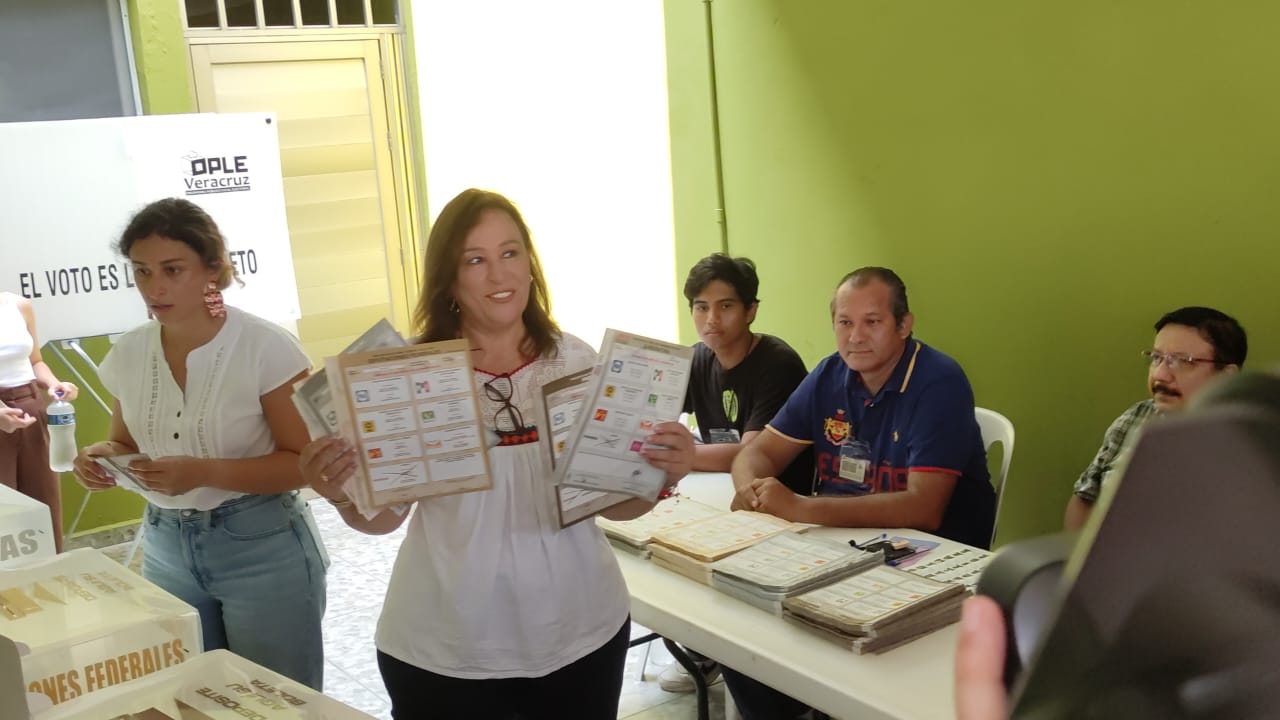 Nahle vota en Coatzacoalcos: Que todos salgan a votar en paz