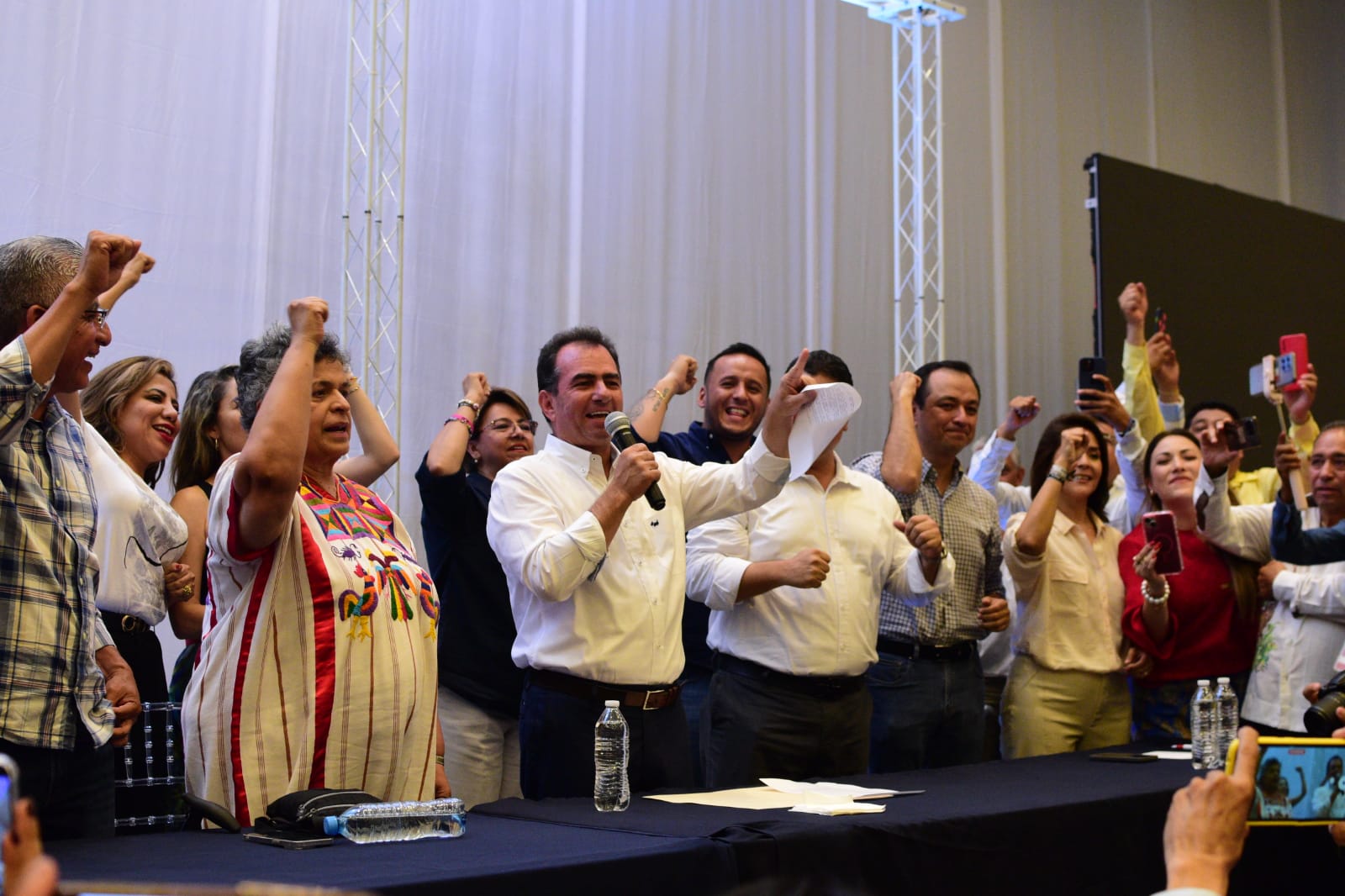 Pepe Yunes y Rocío Nahle se declaran ganadores de la elección a la gubernatura