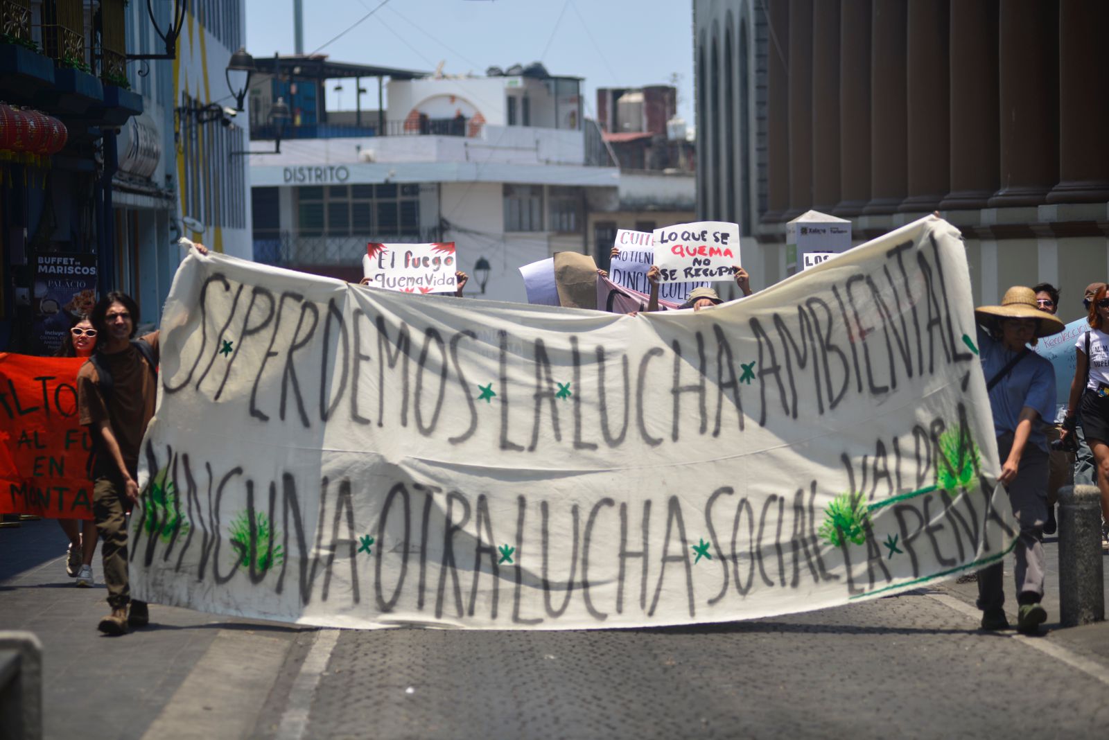 La montaña nos necesita, exigen jóvenes en manifestación