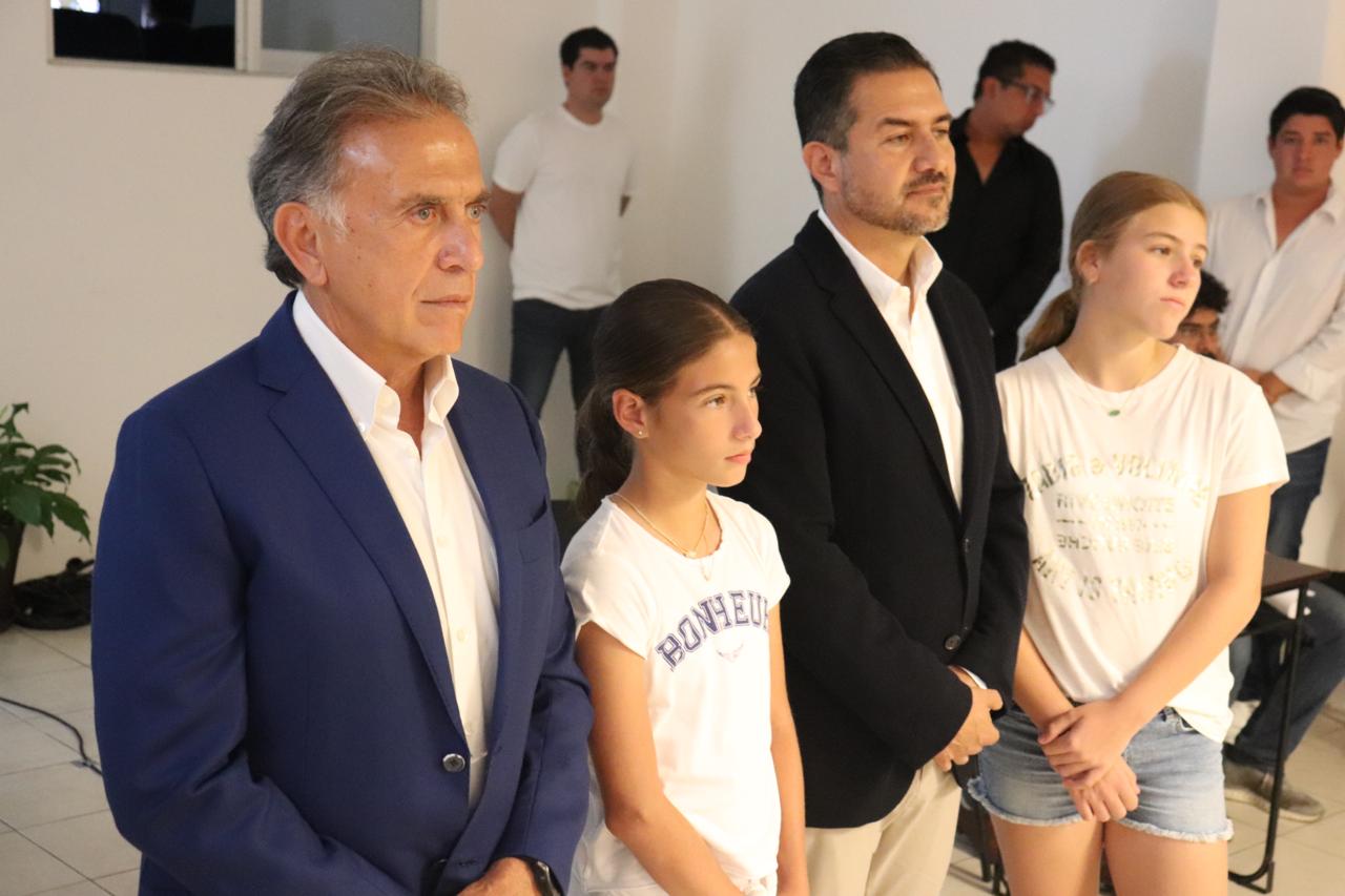Gracias a tu confianza hoy me entregaron la constancia que me acredita como Senador: Yunes Márquez
