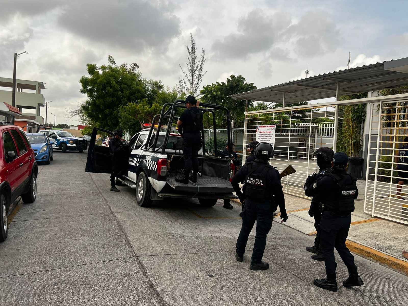 Vecinos de Puente Moreno atrapan a presunto ladrón infraganti, lo golpean y entregan a la policía
