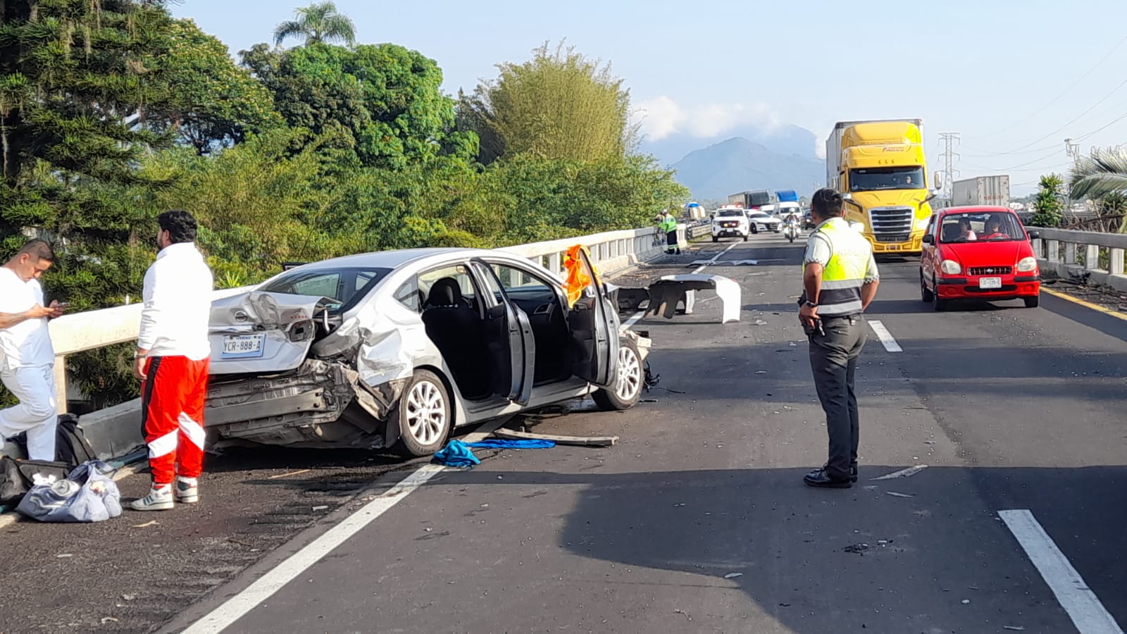 Aparatoso accidente en la autopista Córdoba-Orizaba, no hay lesionados