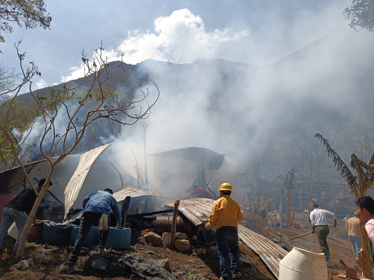 Se incendia vivienda en Nogales