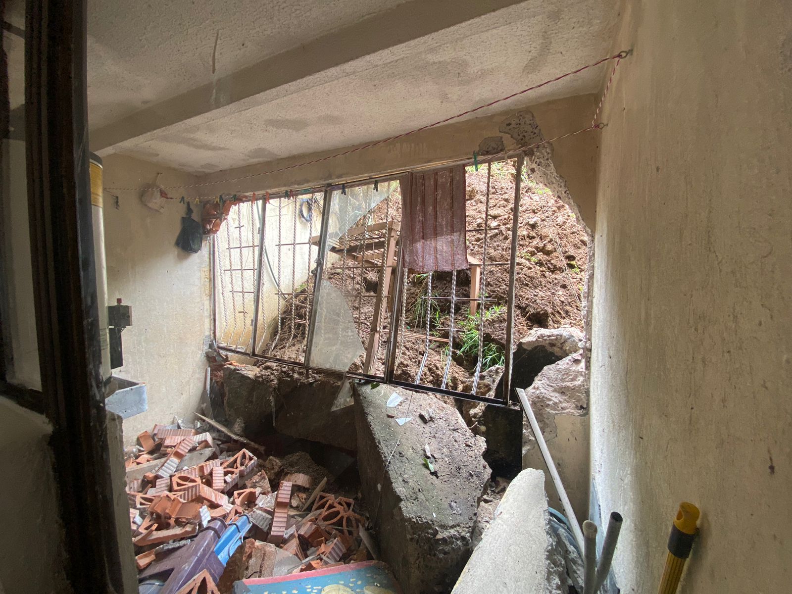 Protección Civil continúa evaluación de daños a edificios de Xalapa 2000 para evaluar reubicación