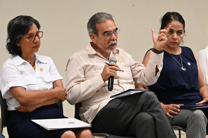 Claridad y estrategia, base para afrontar retos en la UV: Rector