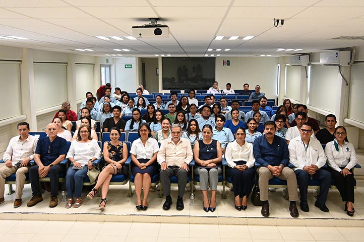 Estudiantes de Odontología-Minatitlán dialogaron con el Rector
