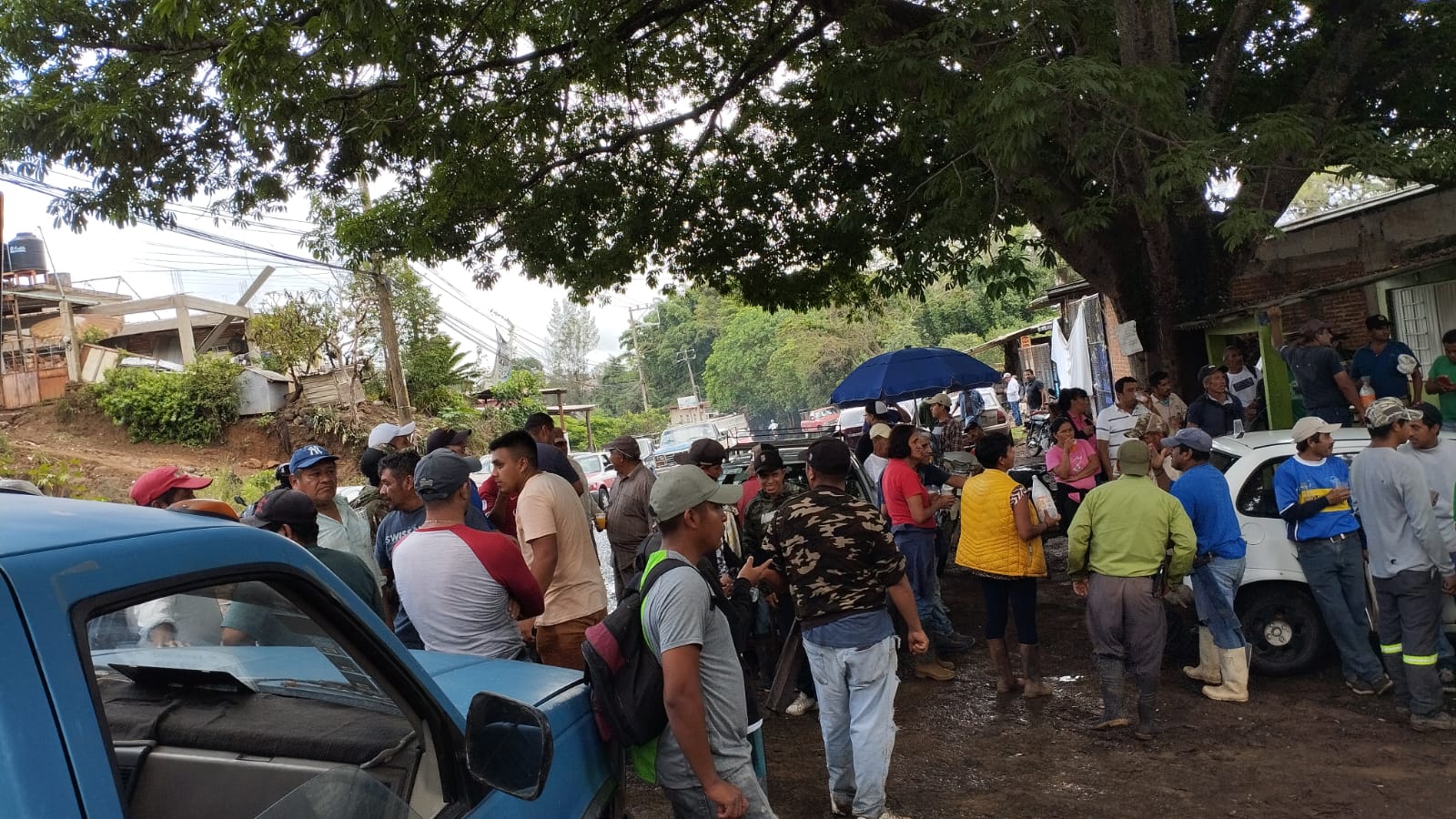 En agradecimiento por salvarlos del estiaje, pobladores limpian de basura el río El Castillo
