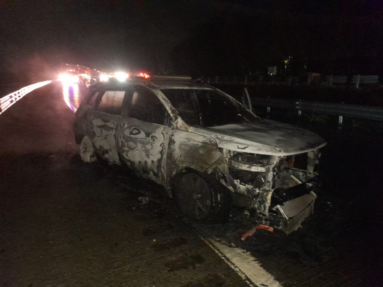 Arde camioneta en la autopista Córdoba-Orizaba