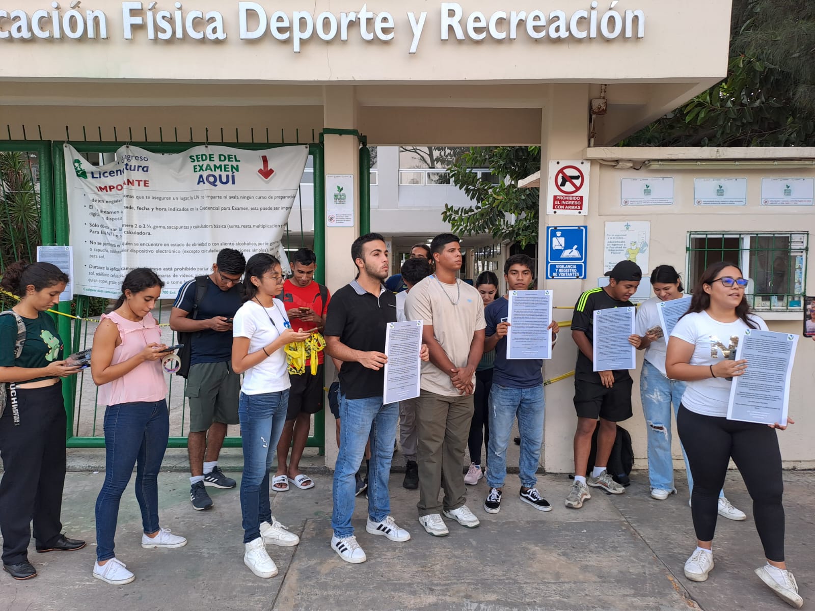 Alumnos toman Facultad de Educación Física de la UV; rechazan imposición de director