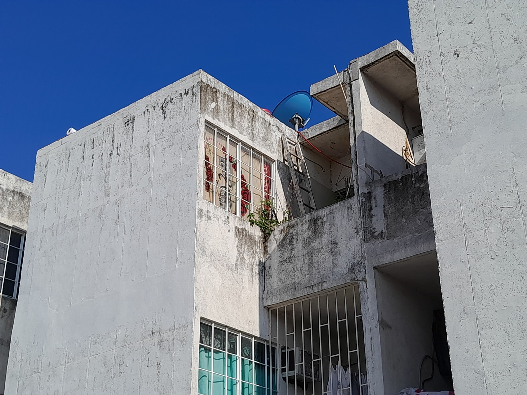 Hombre muere al caer de un tercer piso en fraccionamiento Albatros de Veracruz