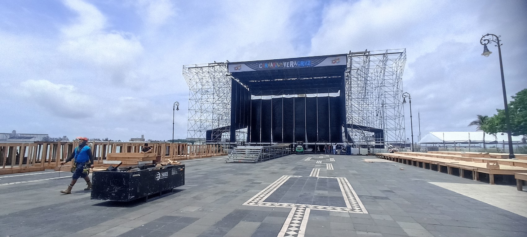 Piden evitar pernoctar en la Macroplaza del Malecón para los conciertos masivos del Carnaval
