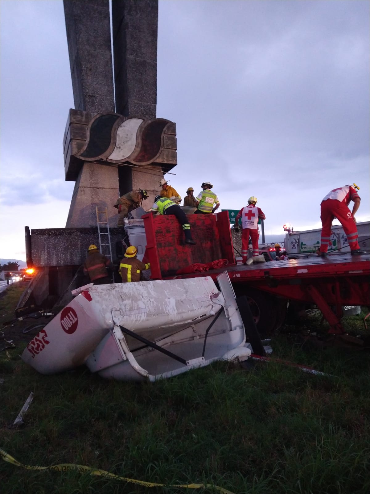 Identifican a pareja que murió en accidente en el Obelisco Solidaridad de Rancho Trejo