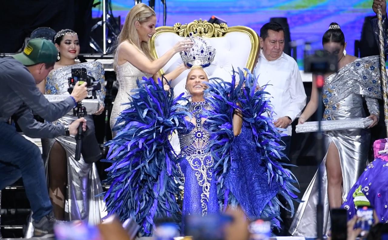 Coronan a Yuri como Reina del Carnaval de Veracruz