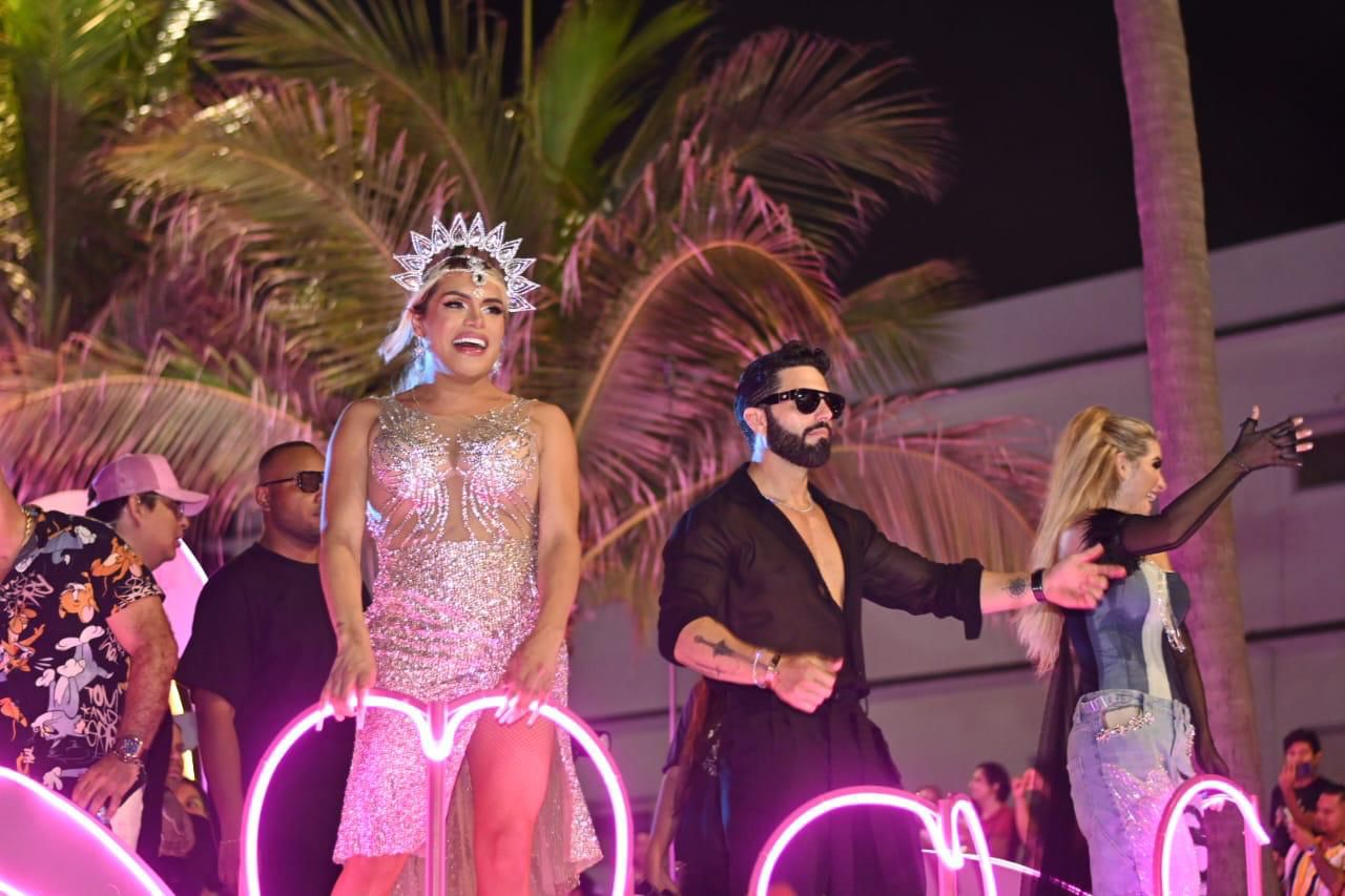 Wendy Guevara, Poncho De Nigris y Marcela Mistral en el Primer Gran Desfile del Carnaval 2024