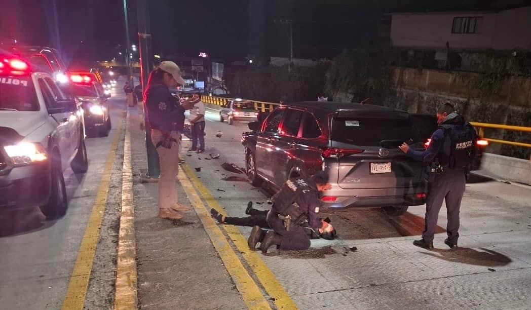 Motociclista se impacta contra camioneta en Las Trancas, está grave