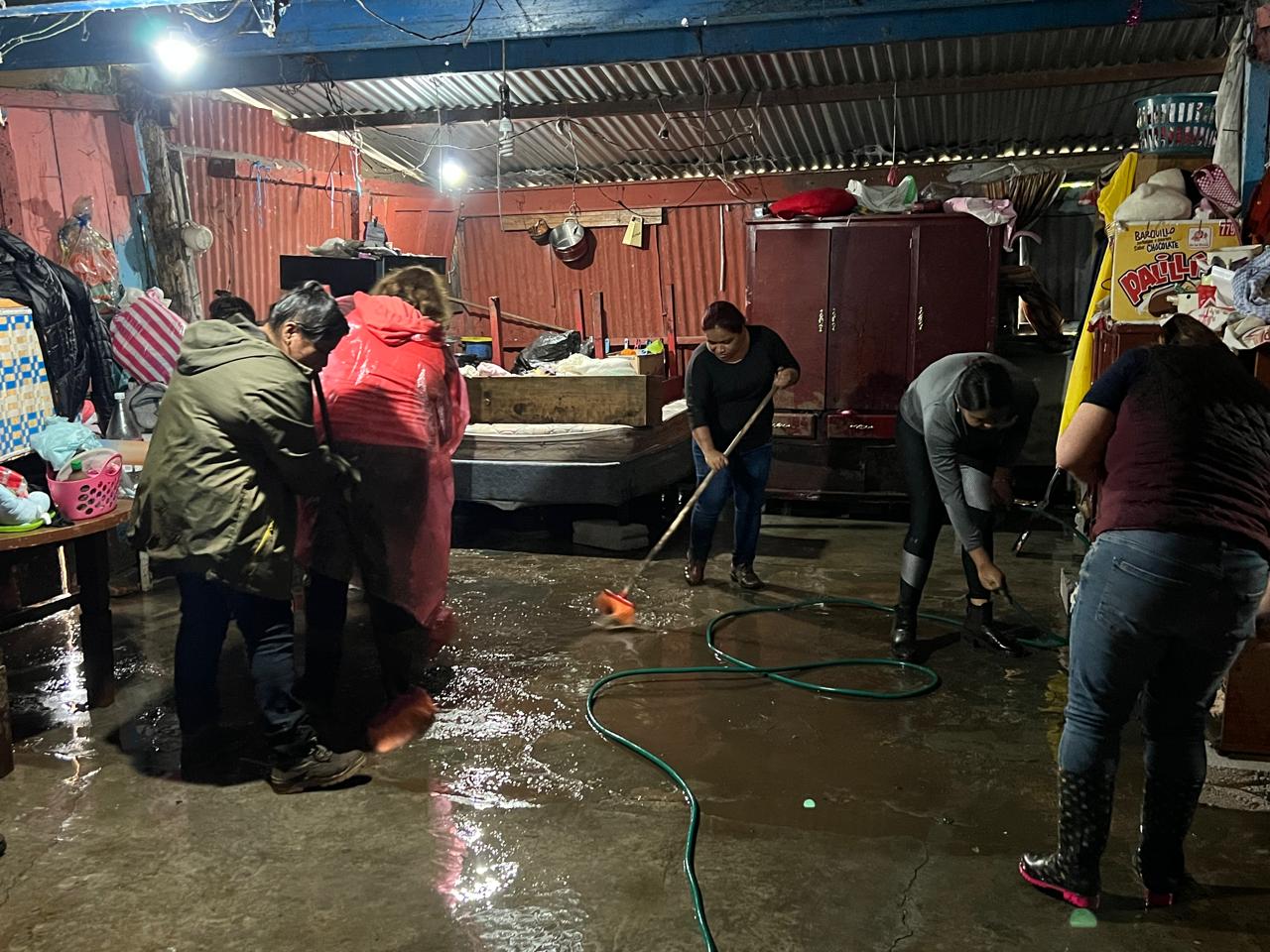Barrancada dejó 500 viviendas anegadas en Huiloapan, alcaldesa pide mantener la calma