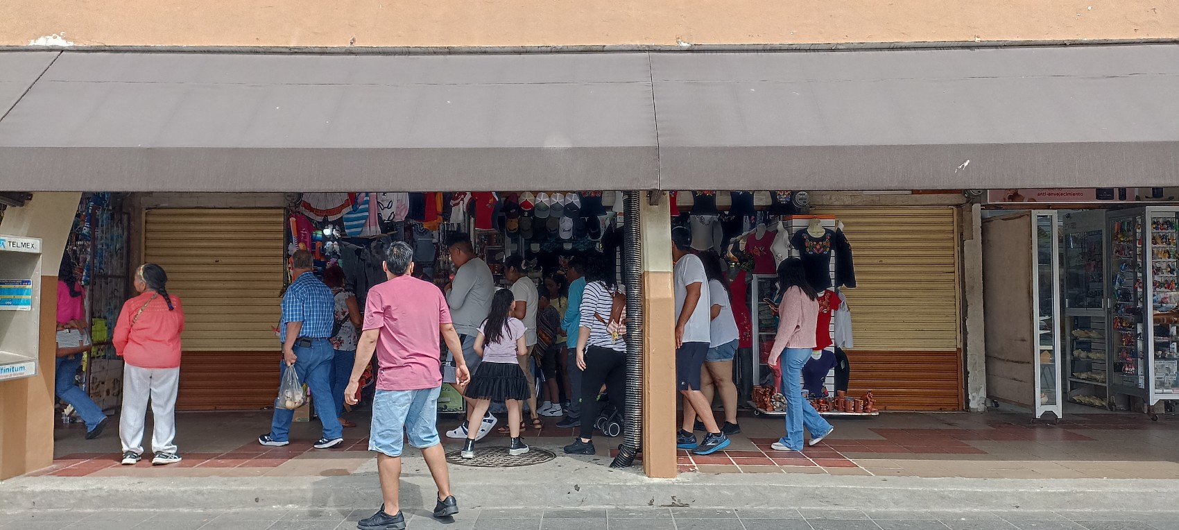 Carnaval en verano representa una buena época para quienes dependen del turismo: artesanos del malecón