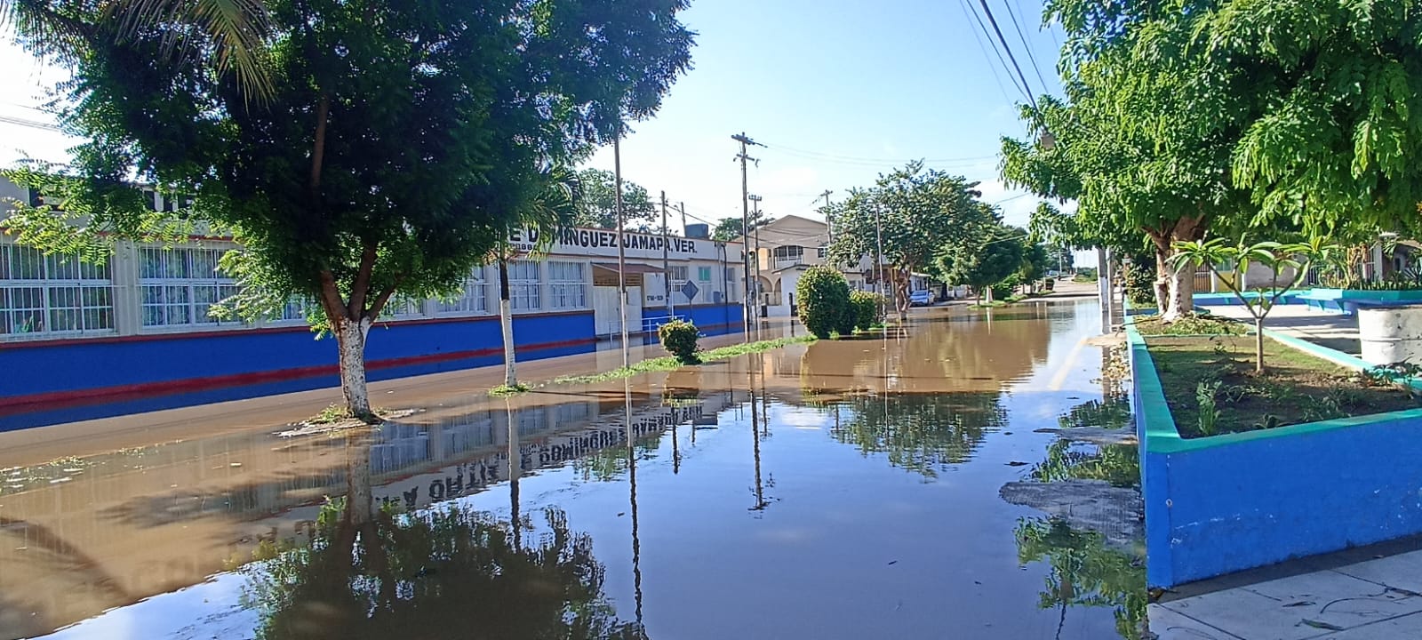 Se desborda el río Jamapa, el agua llega al centro de la cabecera municipal