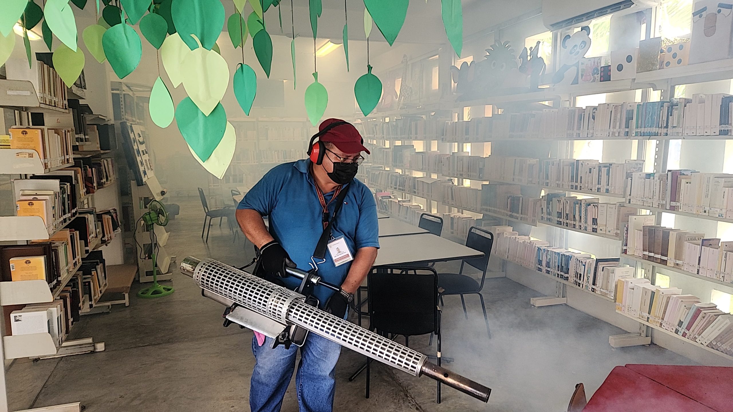 “Nos preparamos para las vacaciones de verano”: Sanitizan bibliotecas de Coatzacoalcos