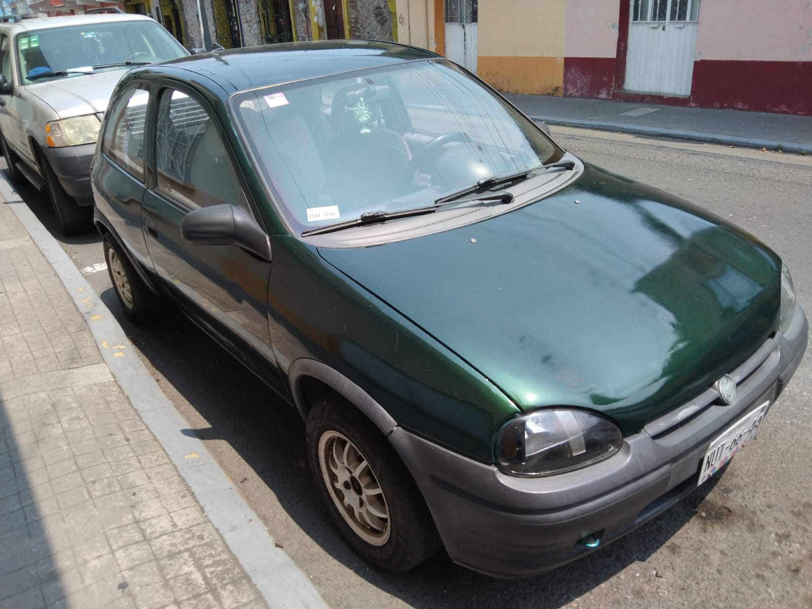 Roban vehículo particular en Río Blanco
