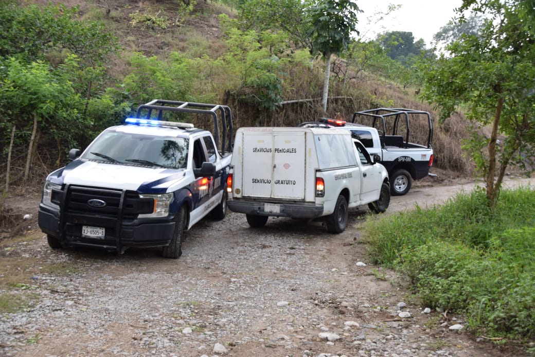 Encuentran taxista asesinado y encobijado en Tlapacoyan