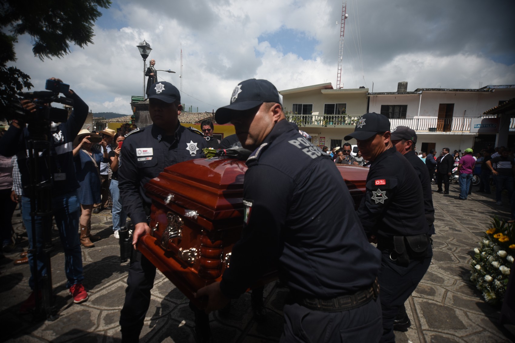 Tepetlán rinde homenaje a policías fallecidos al paso de la tormenta tropical